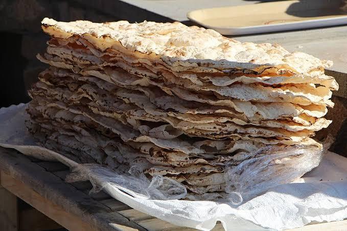 Fresh lavash cooling before packing